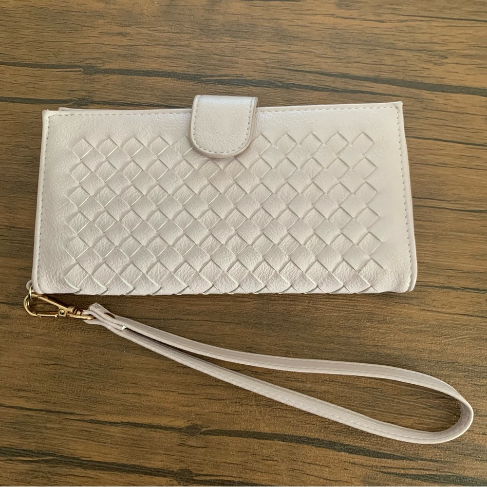 Woven Wallet Wristlet Light Pink Gold Hardware Great Condition 8”x4”